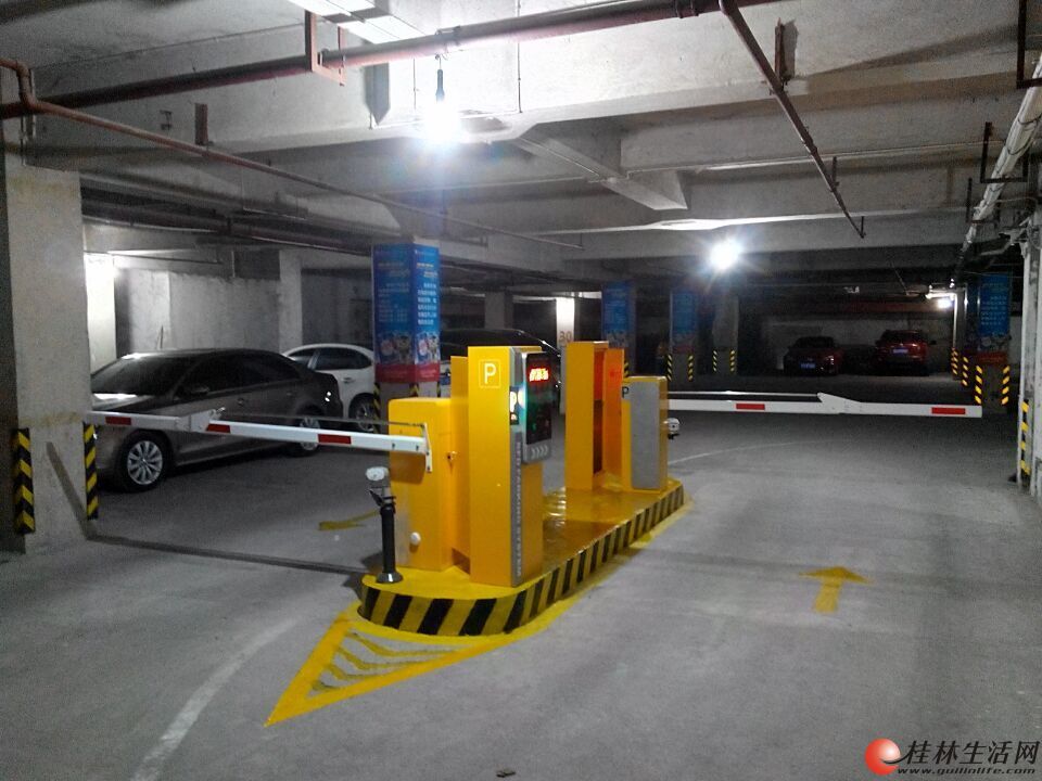 智慧通行新篇章 道閘、人行道擺閘與大型停車場智能收費系統構筑現代智能停車場